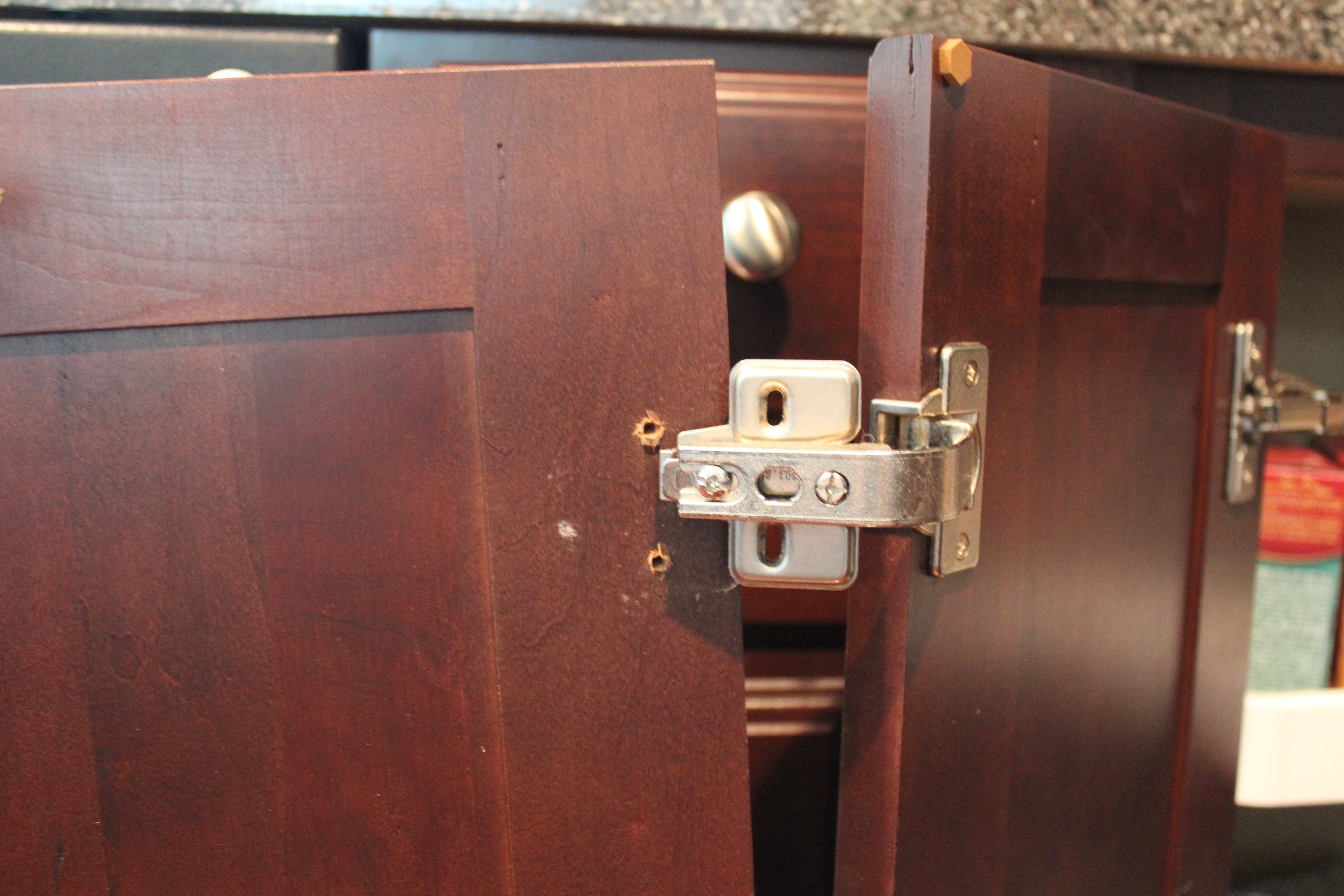 how to fix broken kitchen cabinet hinges